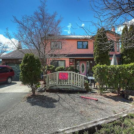 Bed and Breakfast Beds By The Bridge à Kelowna Extérieur photo