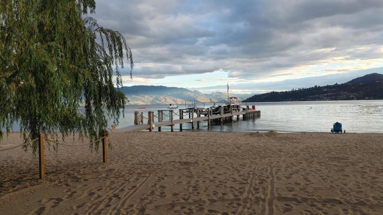 Bed and Breakfast Beds By The Bridge à Kelowna Extérieur photo