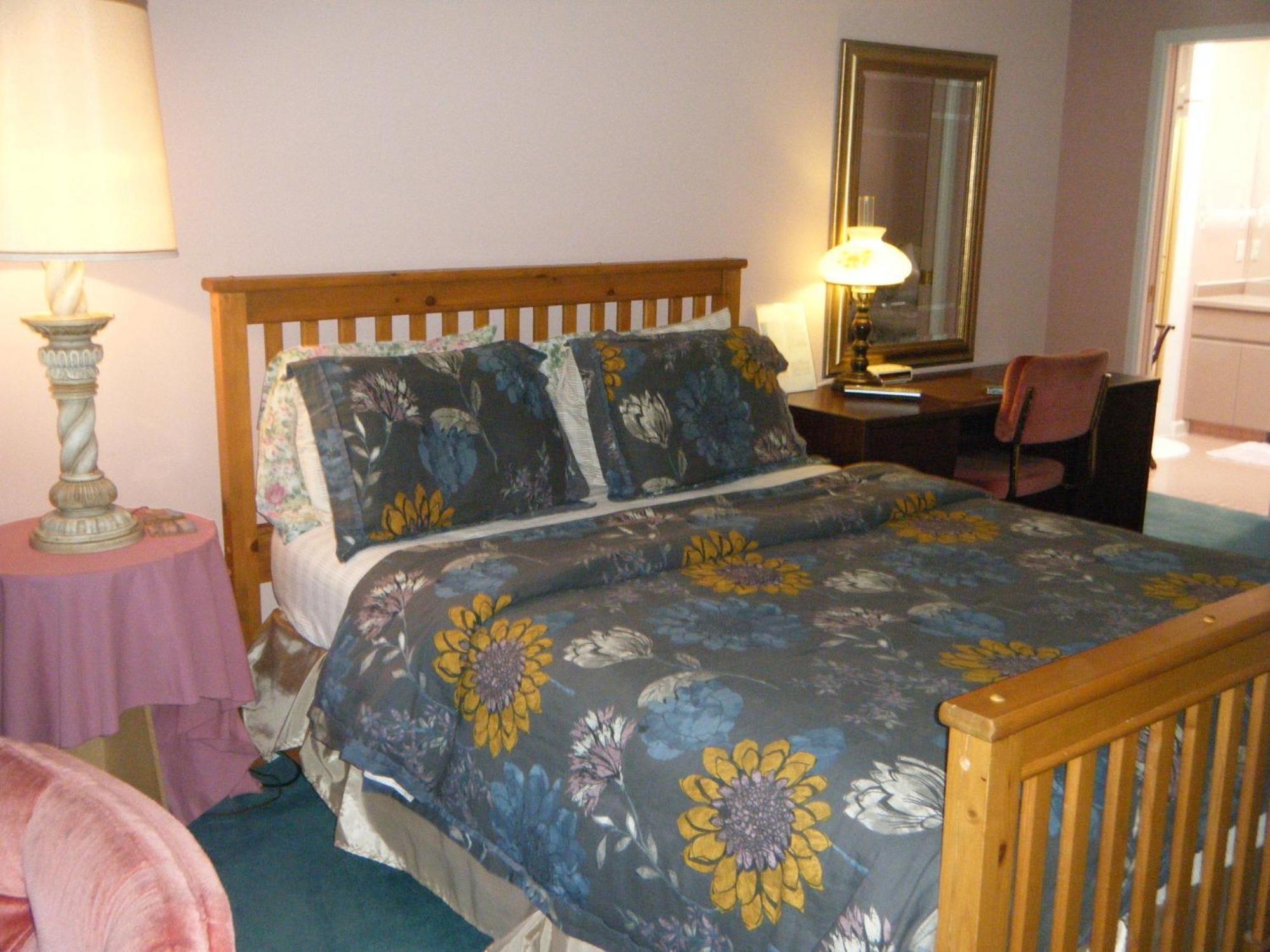 Bed and Breakfast Beds By The Bridge à Kelowna Chambre photo