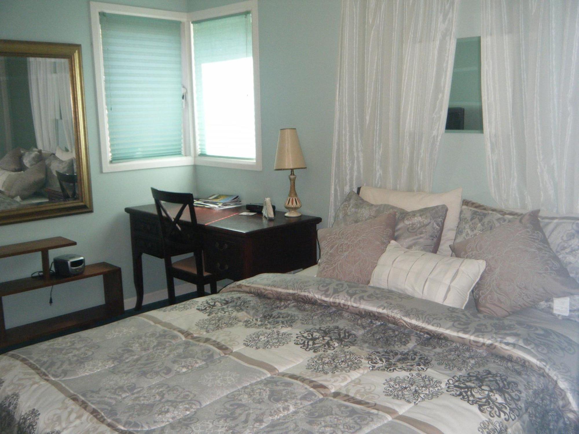 Bed and Breakfast Beds By The Bridge à Kelowna Chambre photo
